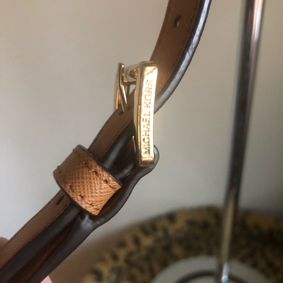 Michael Kors Karla Large Signature Tote - Picture 10 of 15